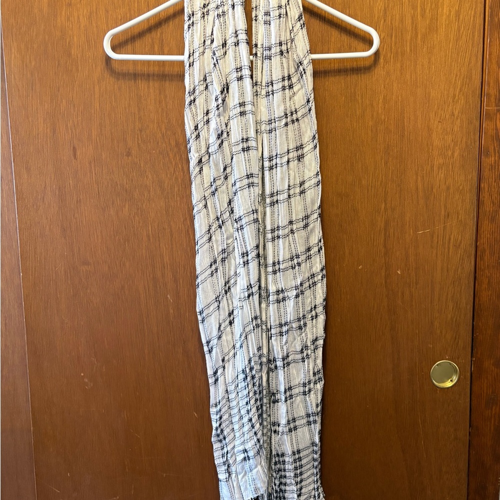 Elegant Black and White Checkered Scarf